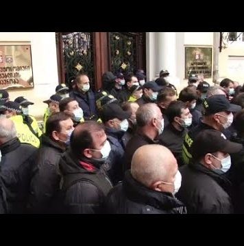 ცოცხალი ჯაჭვი და პროტესტი ოპოზიციური პარტიების წარმომადგენლებმა აჭარის უმაღლესი საბჭოსთან გამართეს | 20.11.2020
