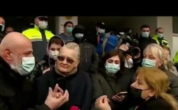 აფრიკის დასახლებაში მაცხოვრებლების მოთხოვნა – უსახლკაროდ დარჩენილები სამგორის გამგეობასთან | 16.12.2020