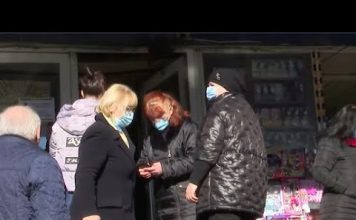 ბათუმში ყოფილი უნივერსამის შენობას ბოქლომი დაადეს და მოვაჭრეები მაღაზიების გახსნას ვეღარ ახერხებენ | 25.12.2020