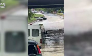 ძლიერი წვიმის შემდეგ სამგორში დატბორილ ქუჩაზე ავტომობილები მოყვა | 26.05.2021