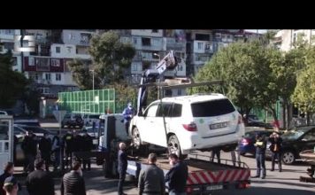 სუსი-ს ბლოკირებული შესასვლელები და ევაკუატორებით წაყვანილი მანქანები – “გირჩის” აქცია-პერფორმანსი | 12.11.2021