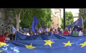 აქტივისტების მსვლელობა ევროკავშირის დრშით 26 მაისის ოფიციალური ცერემონიის პარალელურად | 26.05.2023